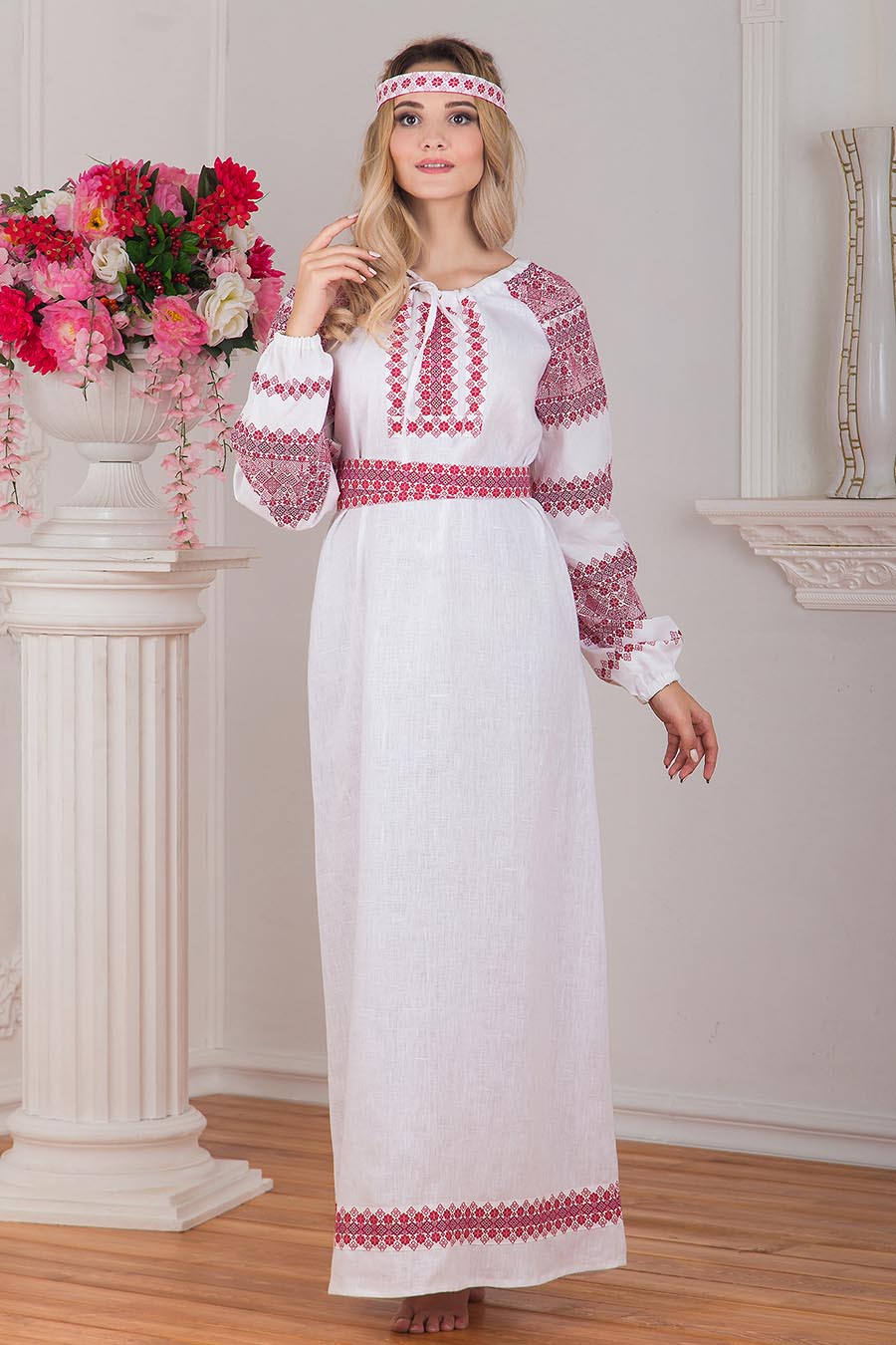 Women in Slavic costumes in Zhangjiakou