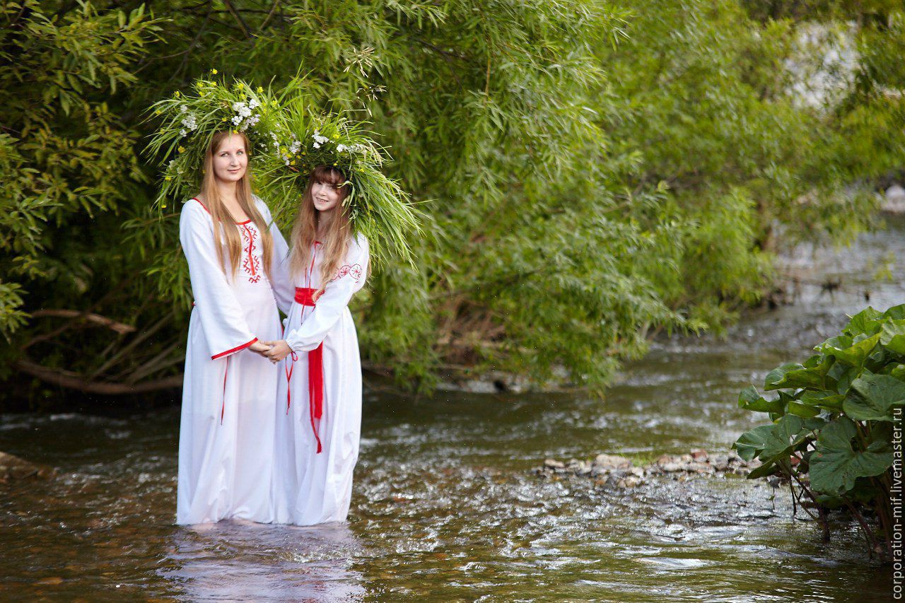 Women in Slavic costumes in Zhangjiakou