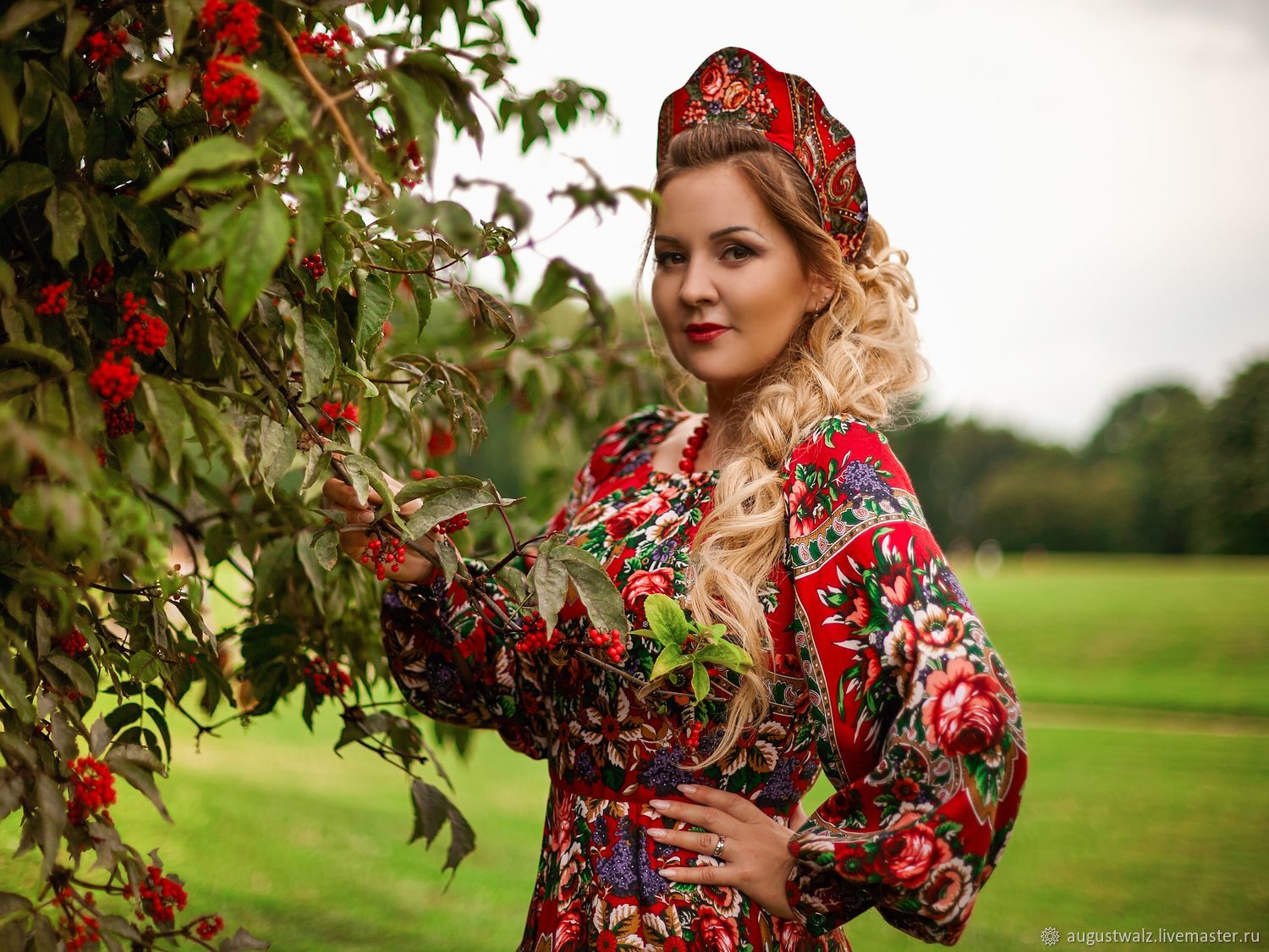 Women in Slavic costumes in Zhangjiakou