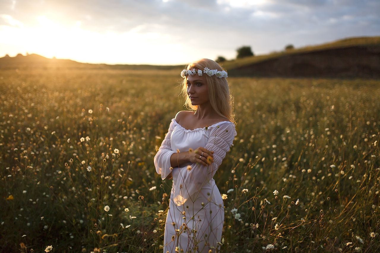 Girls in Slavic costumes in Zhangjiakou