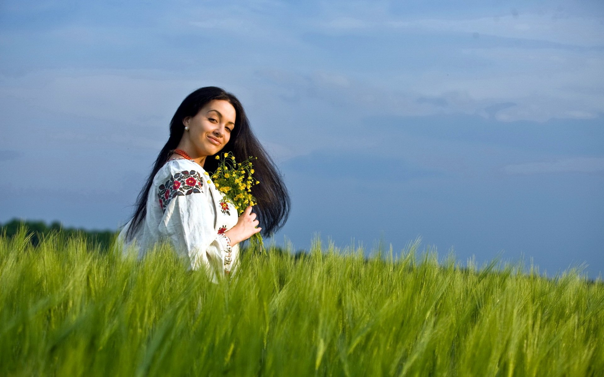 Girls in Slavic costumes in Zhangjiakou