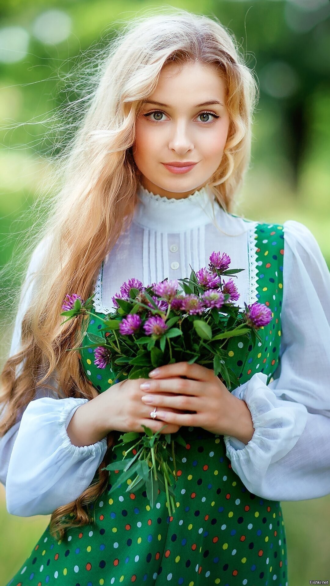 Girls in Slavic costumes in Zhangjiakou